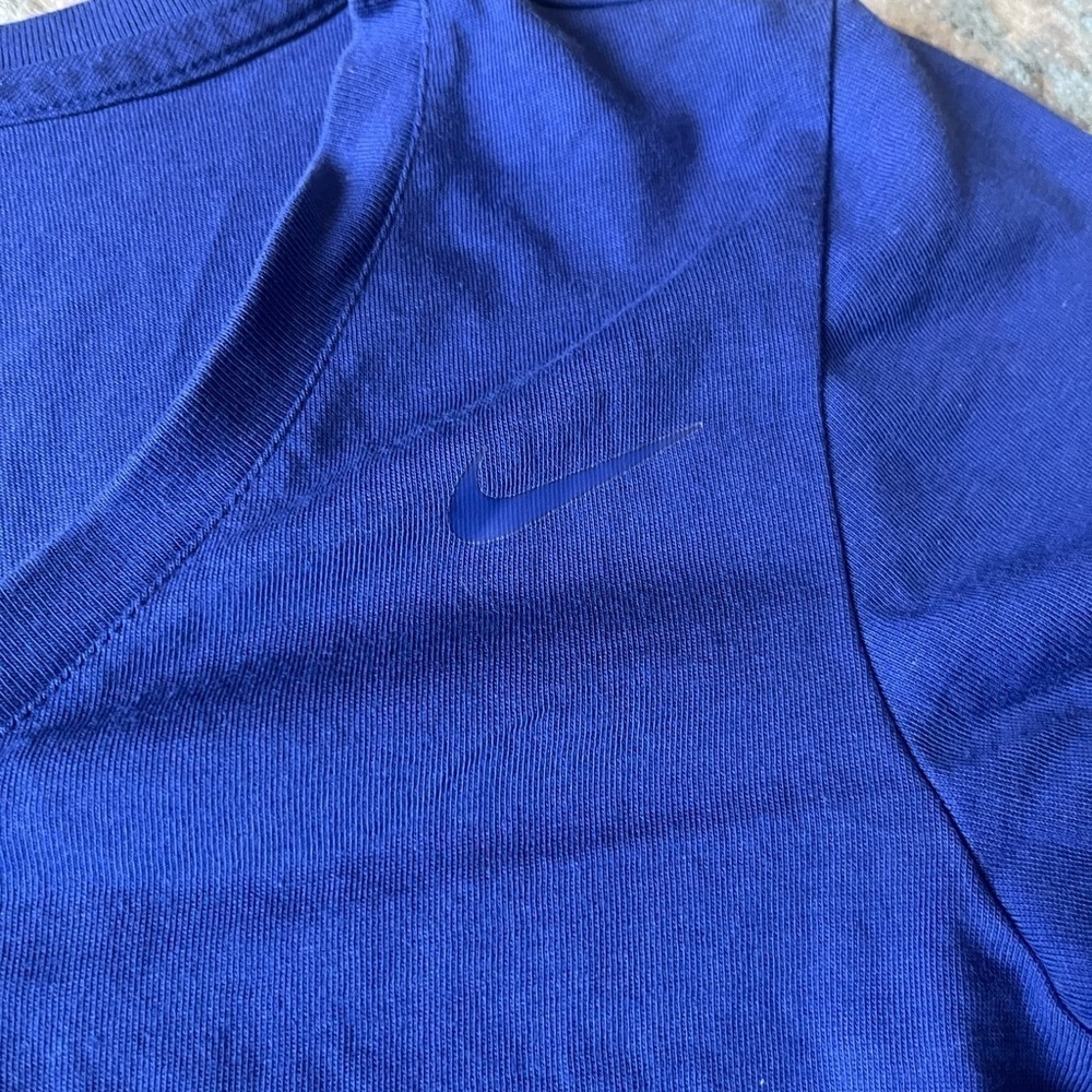 The Nike Dri-Fit Athletic Tee Women's XS Purple Knit Short Sleeve Athletic Cut - Picture 3 of 4
